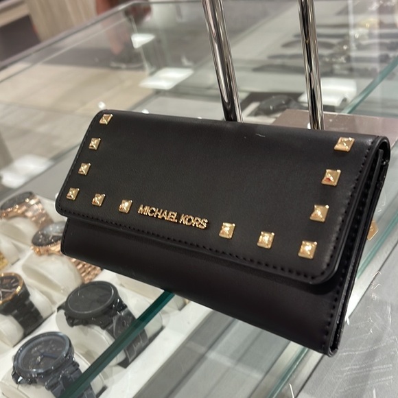 MICHAEL KORS JET SET TRAVEL LADY LARGE TRIFOLD  NON-LEATHER VEGAN WALLET 
BLACK - Picture 7 of 16